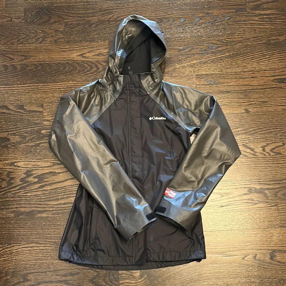 Women’s fitted Columbia OutDry Rain Jacket Black/Grey